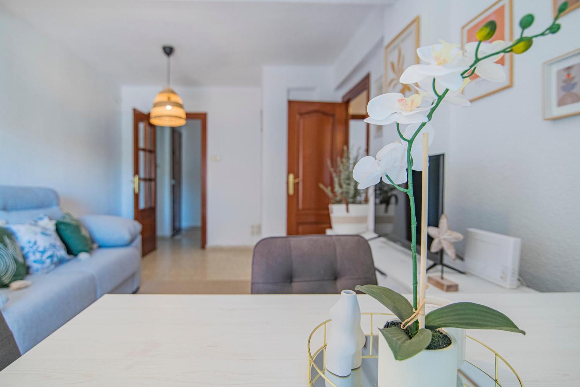 Delfin Retreat Con Terraza Junto A Parada De Metro *