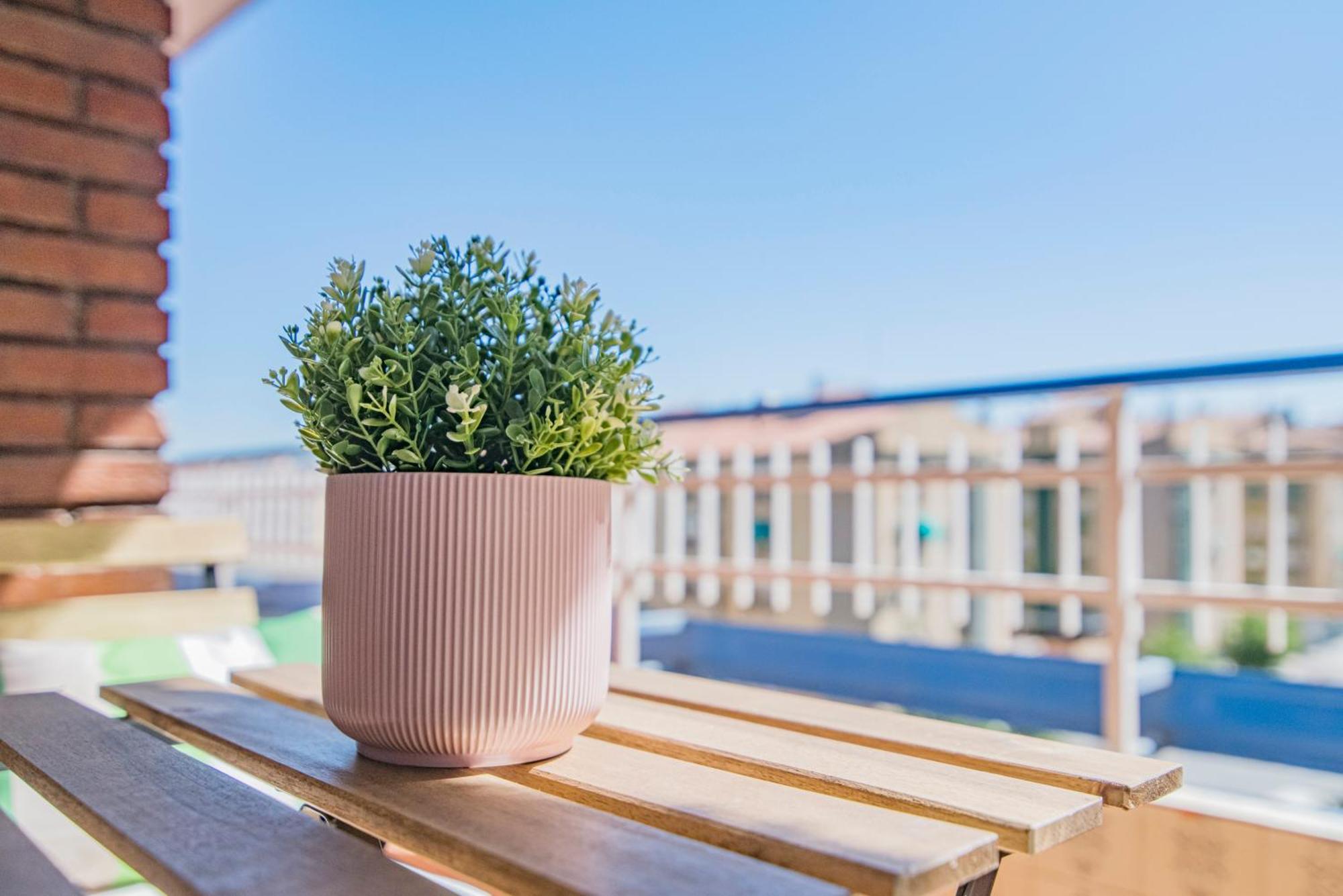 Delfin Retreat Con Terraza Junto A Parada De Metro Apartment *