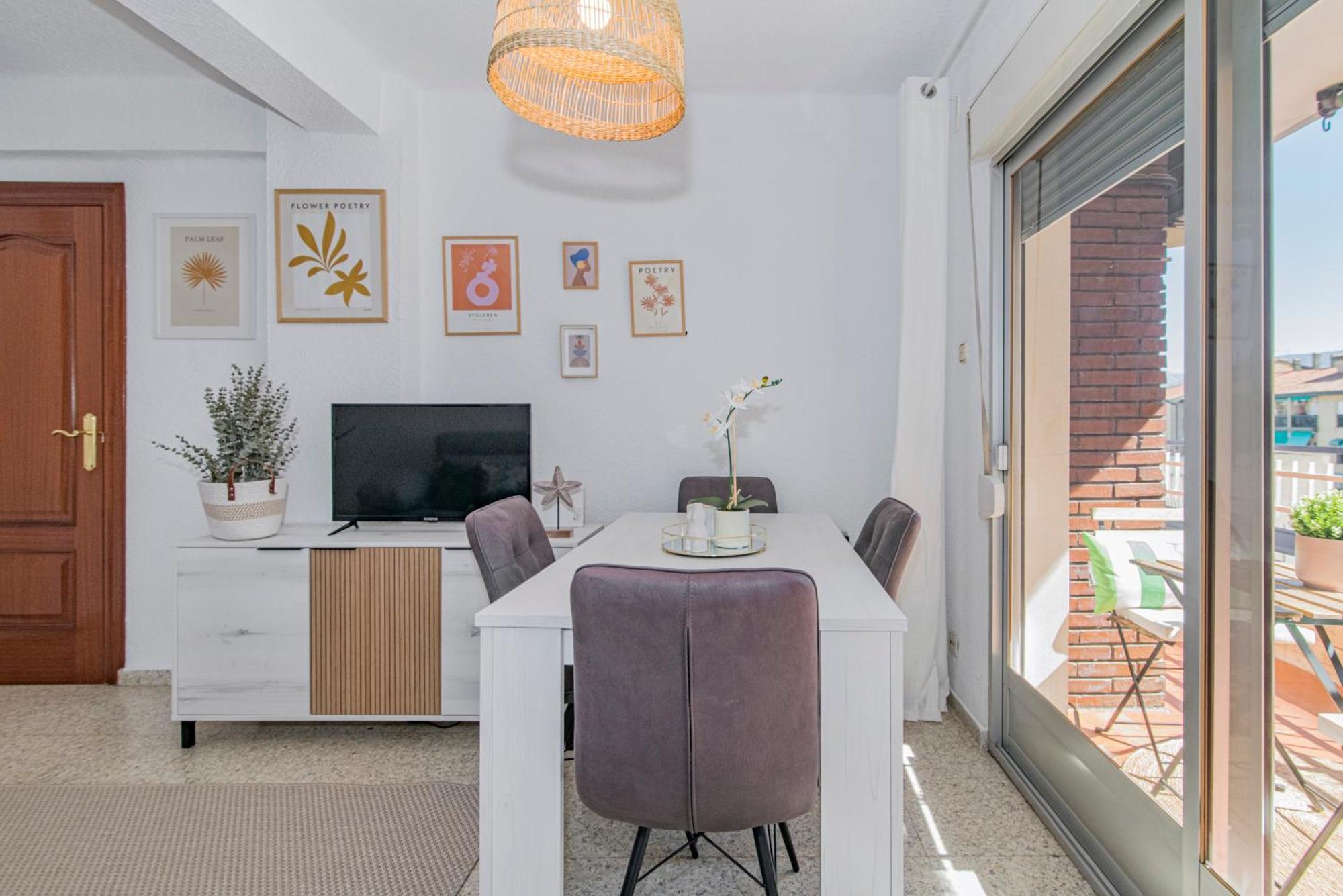 Apartment Delfin Retreat Con Terraza Junto A Parada De Metro