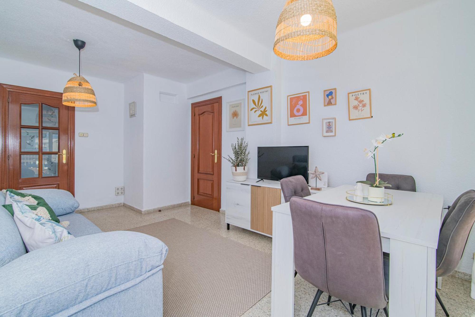 Delfin Retreat Con Terraza Junto A Parada De Metro Apartment *