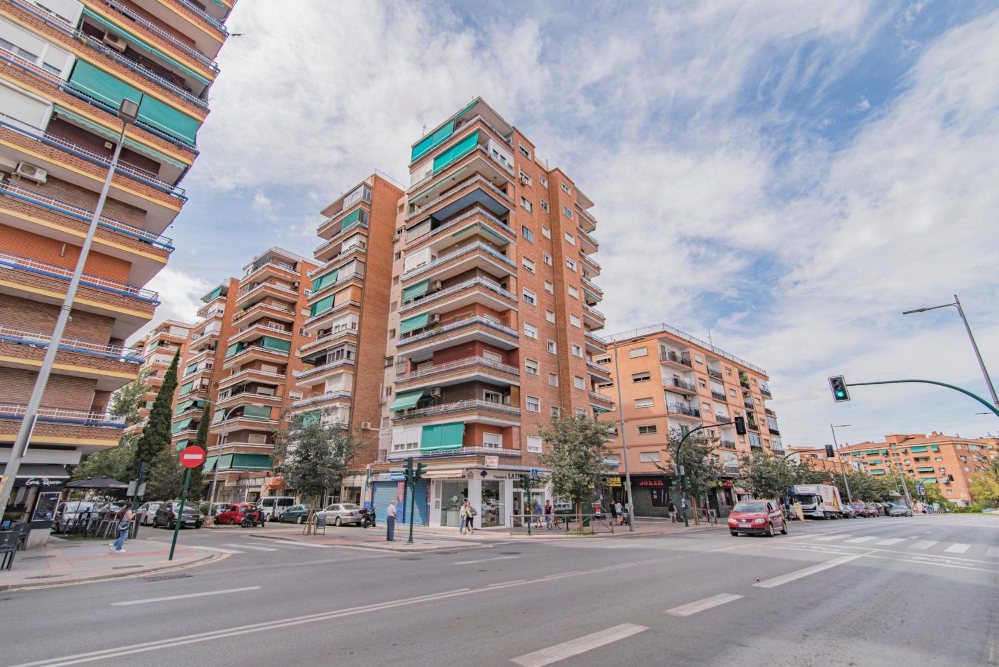 Delfin Retreat Con Terraza Junto A Parada De Metro Granada