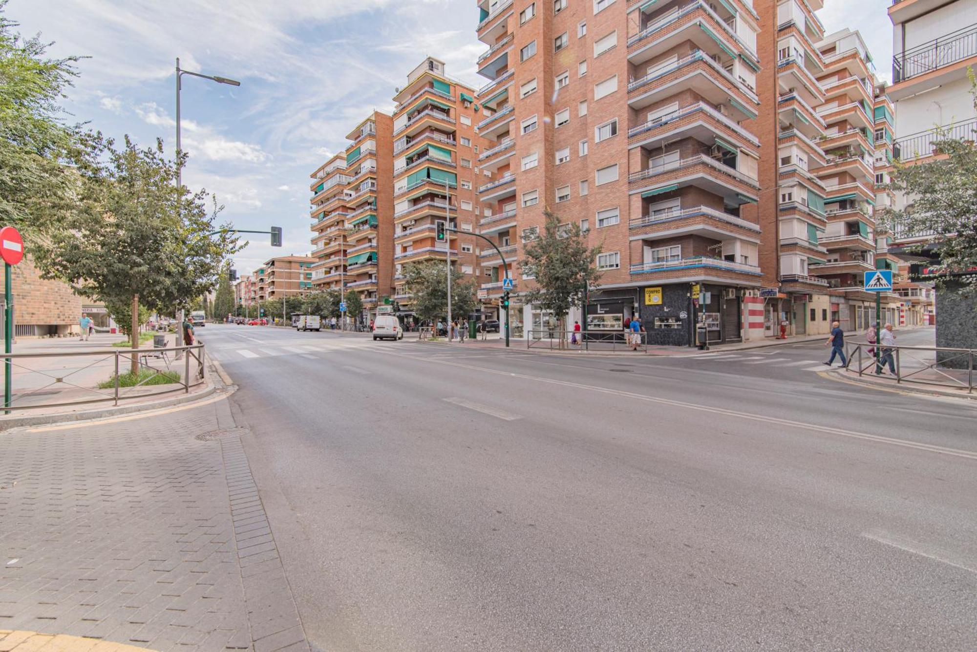 Delfin Retreat Con Terraza Junto A Parada De Metro Granada