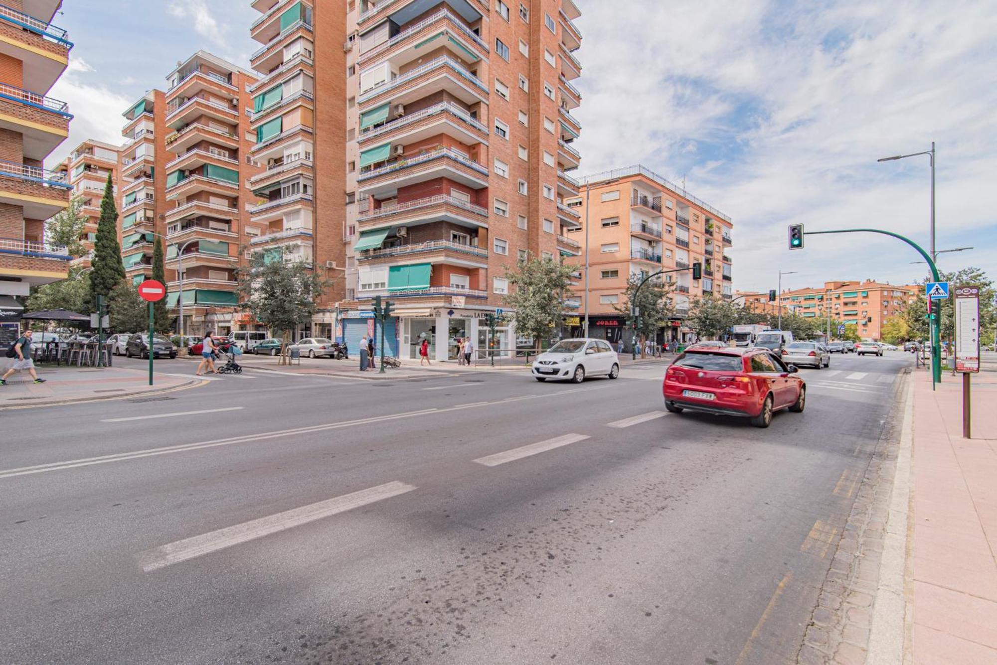 Delfin Retreat Con Terraza Junto A Parada De Metro Apartment
