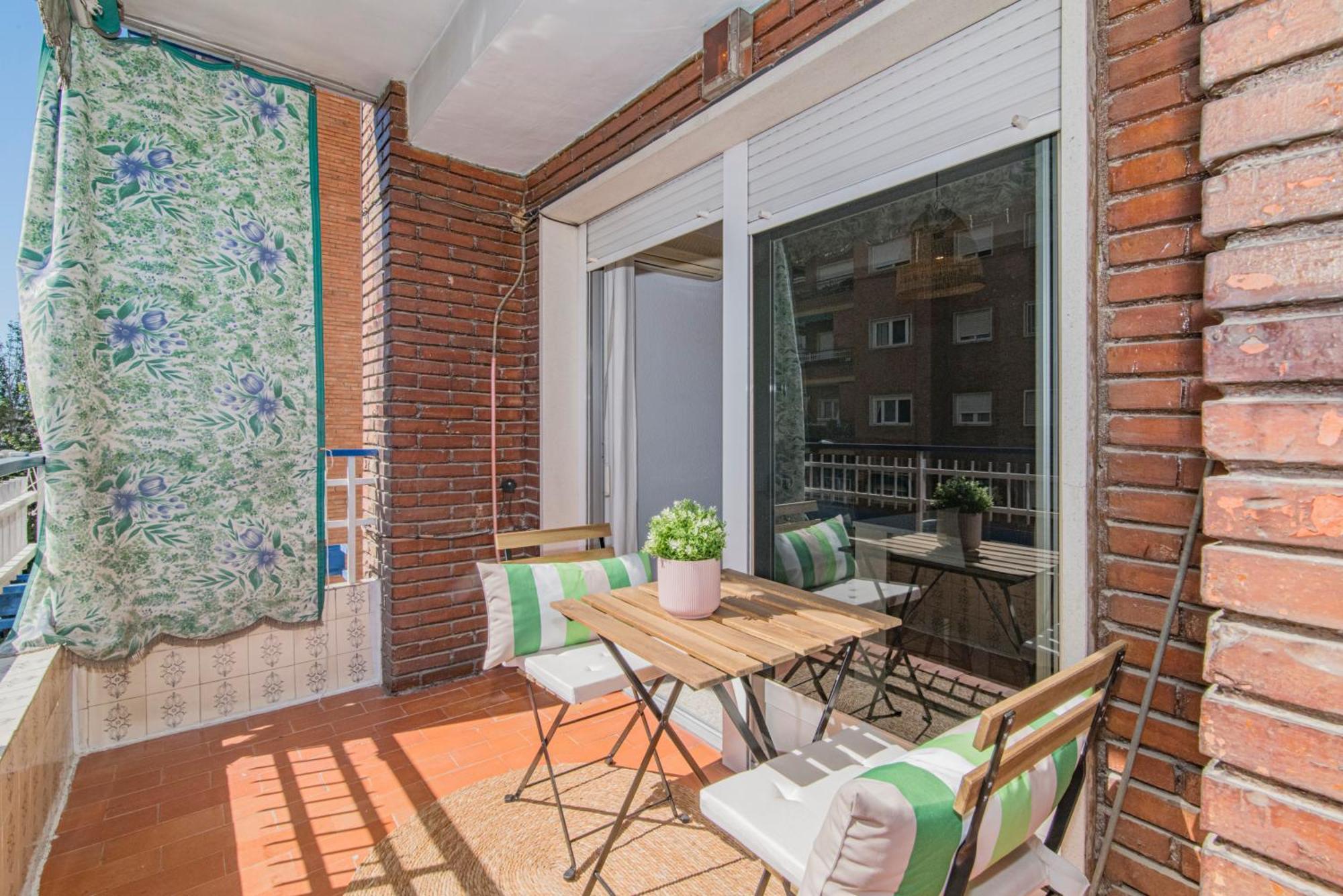 Apartment Delfin Retreat Con Terraza Junto A Parada De Metro *